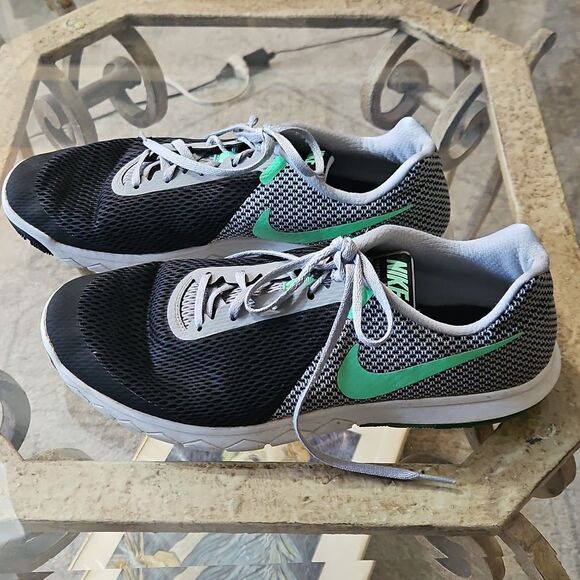 Men's Nike Black and Mint Green Running Shoes Size 10.5 - Picture 4 of 11